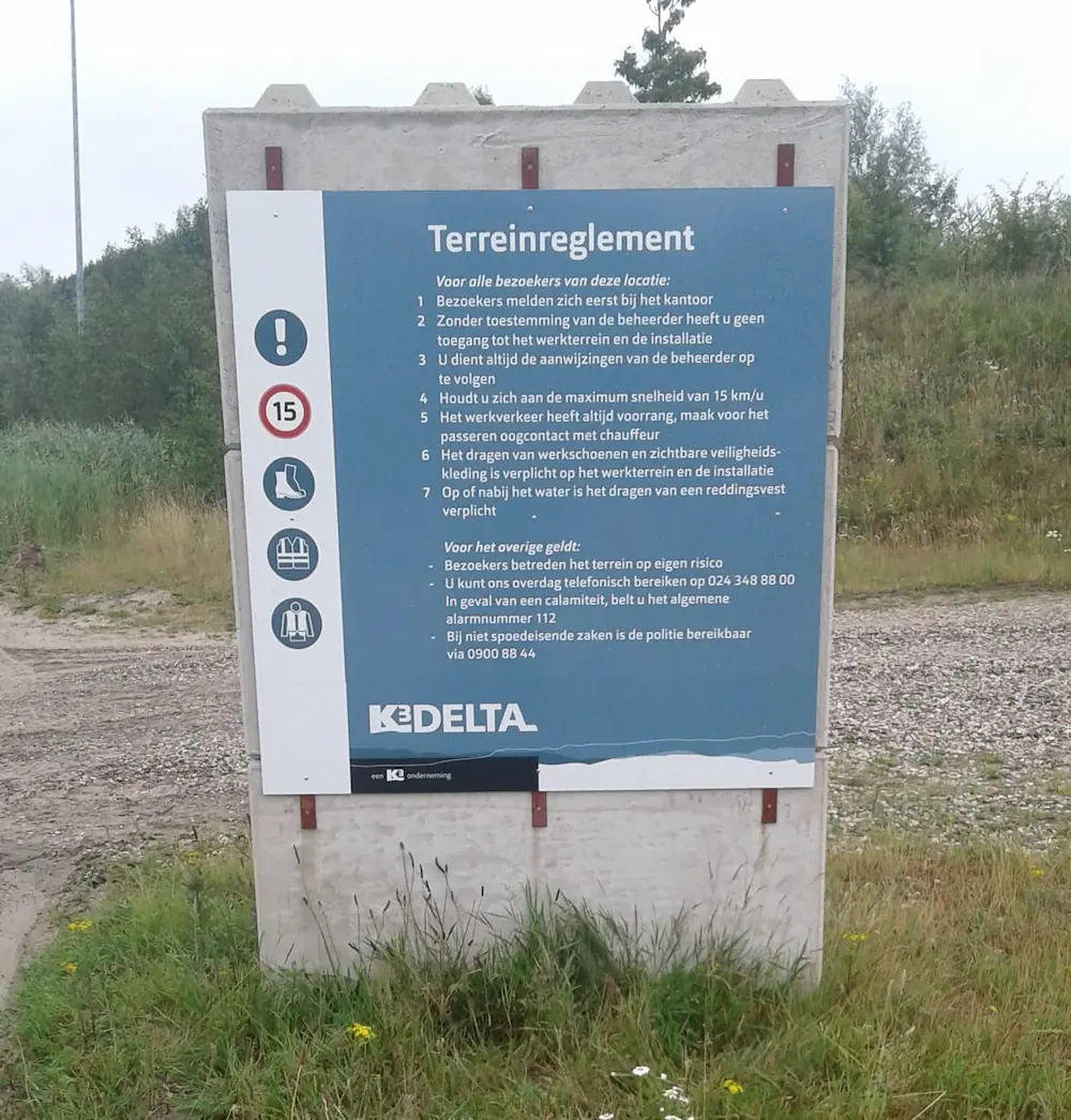 Bewegwijzering in de vorm van bordreclame